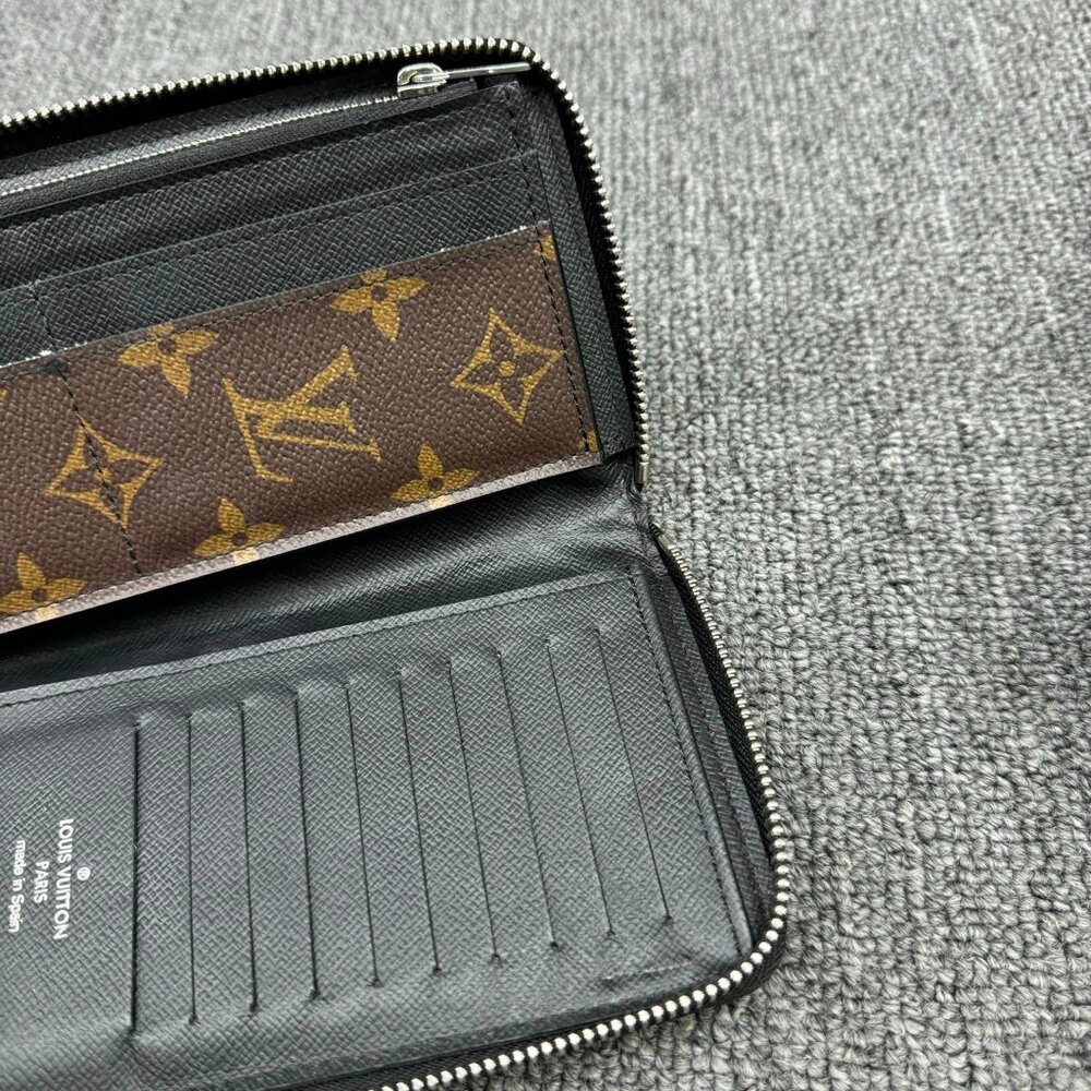 100% Authentic Louis Vuitton Vertical Zippy Wallet - Picture 11 of 11